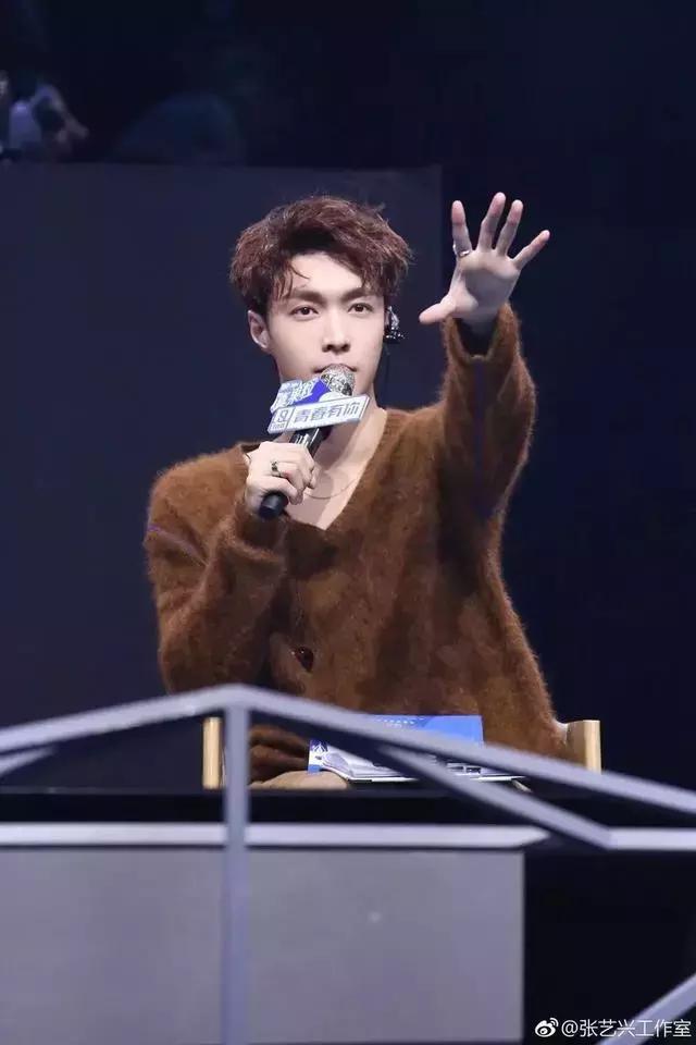 唱歌跳舞俱佳的张艺兴 穿搭也很厉害! 唱歌跳舞俱佳的张艺兴 穿搭也很厉害!