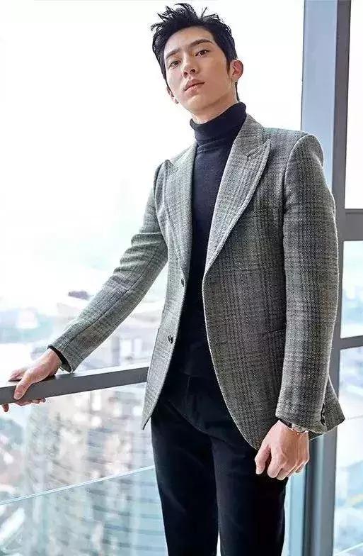 唱歌跳舞俱佳的张艺兴 穿搭也很厉害! 唱歌跳舞俱佳的张艺兴 穿搭也很厉害!