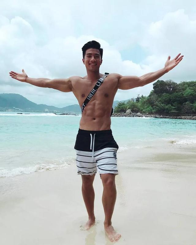 青筋凸起的亚裔小哥哥,两枚豆豆超帅 青筋凸起的亚裔小哥哥,两枚豆豆超帅