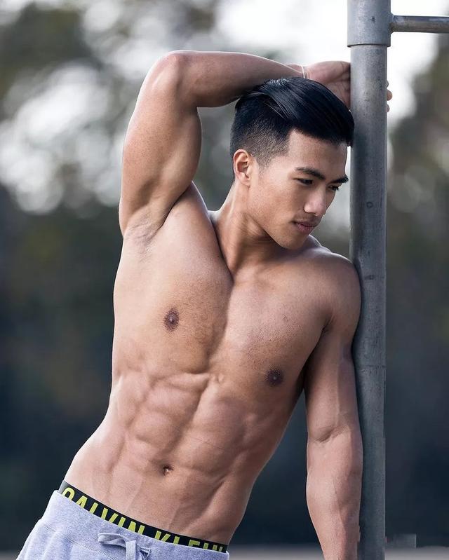 青筋凸起的亚裔小哥哥,两枚豆豆超帅 青筋凸起的亚裔小哥哥,两枚豆豆超帅