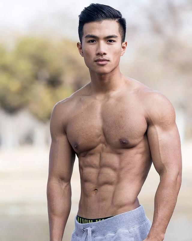 青筋凸起的亚裔小哥哥,两枚豆豆超帅 青筋凸起的亚裔小哥哥,两枚豆豆超帅