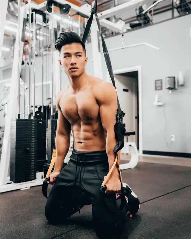 青筋凸起的亚裔小哥哥,两枚豆豆超帅 青筋凸起的亚裔小哥哥,两枚豆豆超帅