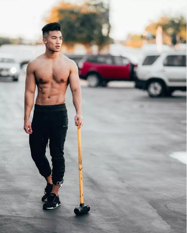 青筋凸起的亚裔小哥哥,两枚豆豆超帅 青筋凸起的亚裔小哥哥,两枚豆豆超帅