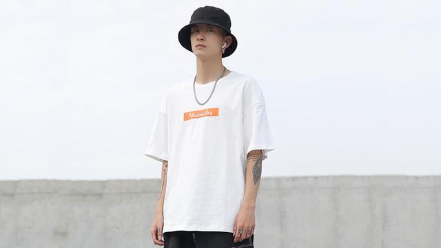 夏日T恤应该怎么挑?注意这些小细节 夏日T恤应该怎么挑?注意这些小细节