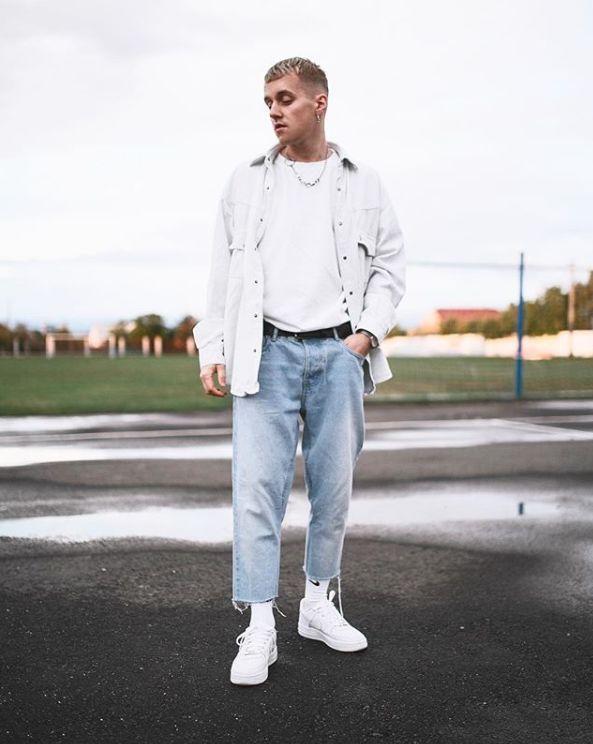 穿牛仔裤懒得卷裤脚?试试时髦的毛边款式 穿牛仔裤懒得卷裤脚?试试时髦的毛边款式