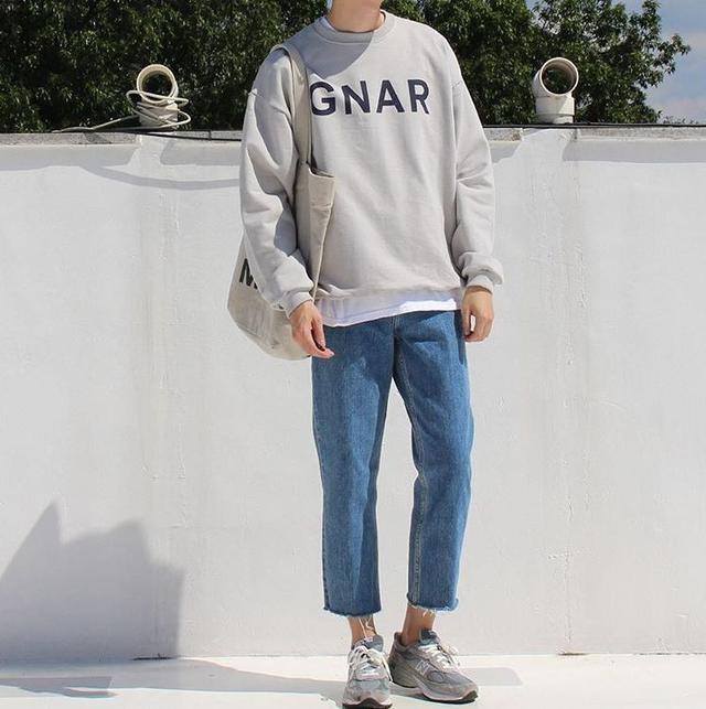 穿牛仔裤懒得卷裤脚?试试时髦的毛边款式 穿牛仔裤懒得卷裤脚?试试时髦的毛边款式