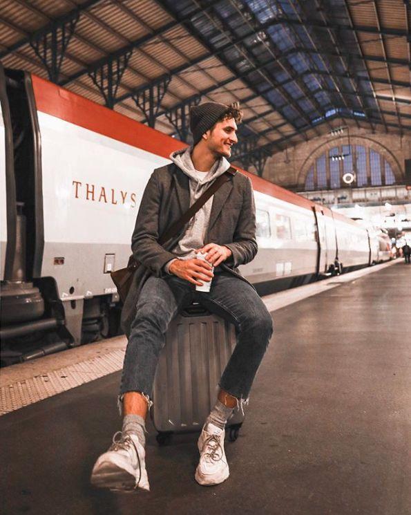 穿牛仔裤懒得卷裤脚?试试时髦的毛边款式 穿牛仔裤懒得卷裤脚?试试时髦的毛边款式