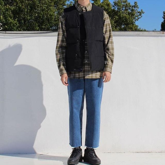 穿牛仔裤懒得卷裤脚?试试时髦的毛边款式 穿牛仔裤懒得卷裤脚?试试时髦的毛边款式