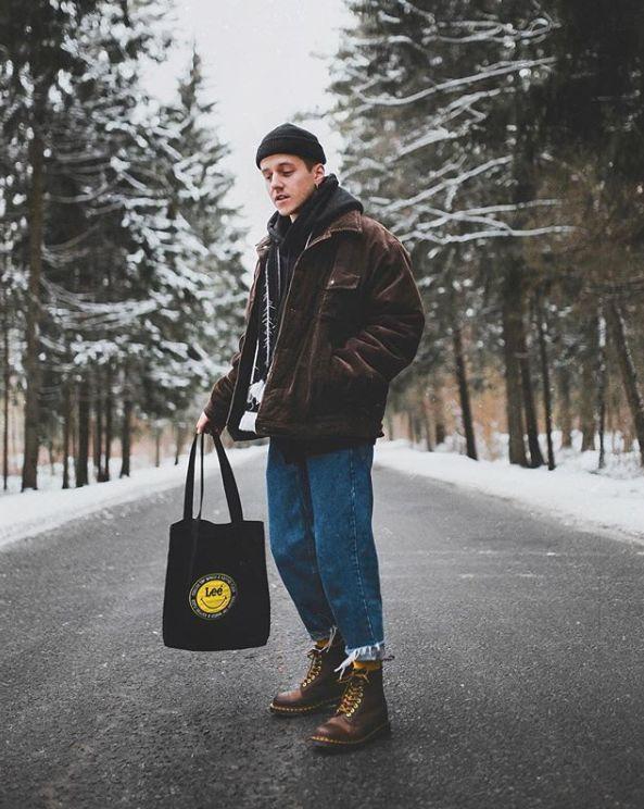 穿牛仔裤懒得卷裤脚?试试时髦的毛边款式 穿牛仔裤懒得卷裤脚?试试时髦的毛边款式