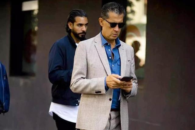 换季这样穿牛仔衬衫,气质甩路人几条街 换季这样穿牛仔衬衫,气质甩路人几条街