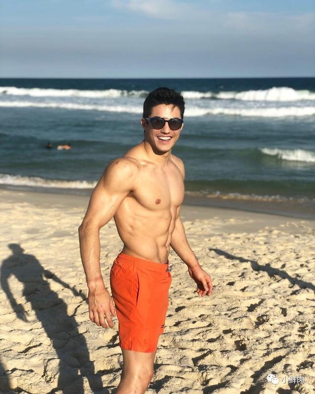 94年体操小将纪练深凭借颜值腱子肉走红 94年体操小将纪练深凭借颜值腱子肉走红