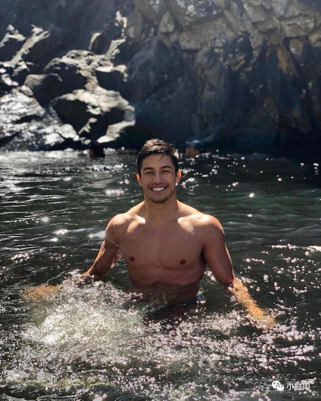 94年体操小将纪练深凭借颜值腱子肉走红 94年体操小将纪练深凭借颜值腱子肉走红