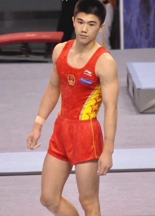 94年体操小将纪练深凭借颜值腱子肉走红 94年体操小将纪练深凭借颜值腱子肉走红