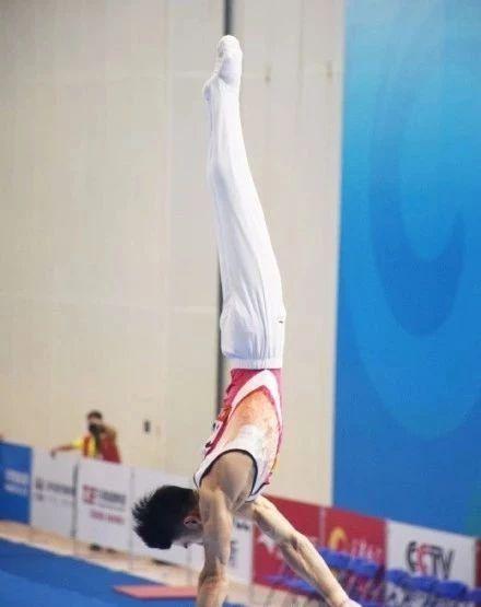 94年体操小将纪练深凭借颜值腱子肉走红 94年体操小将纪练深凭借颜值腱子肉走红