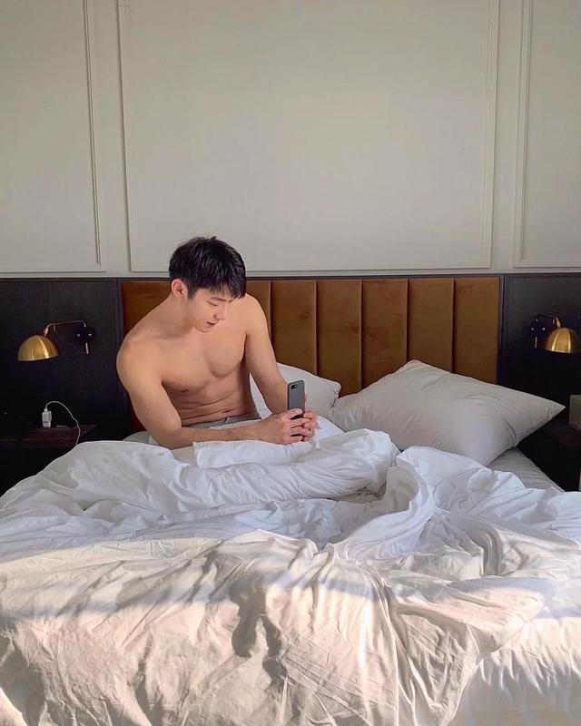 大胸肌泳裤男模轮廓太明显,大鼻子配腱子肉真是超可口 大胸肌泳裤男模轮廓太明显,大鼻子配腱子肉真是超可口