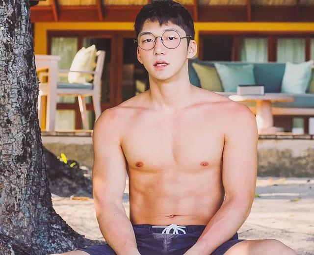 大胸肌泳裤男模轮廓太明显,大鼻子配腱子肉真是超可口 大胸肌泳裤男模轮廓太明显,大鼻子配腱子肉真是超可口