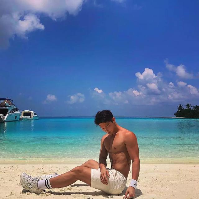 大胸肌泳裤男模轮廓太明显,大鼻子配腱子肉真是超可口 大胸肌泳裤男模轮廓太明显,大鼻子配腱子肉真是超可口