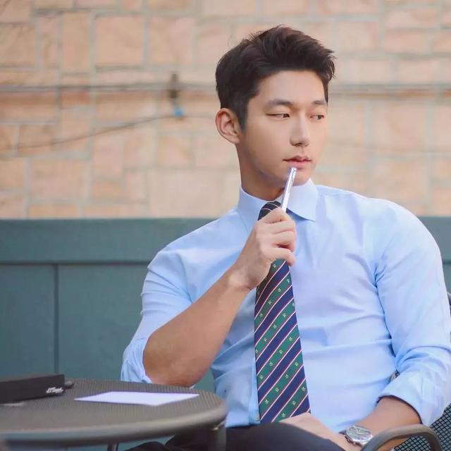 大胸肌泳裤男模轮廓太明显,大鼻子配腱子肉真是超可口 大胸肌泳裤男模轮廓太明显,大鼻子配腱子肉真是超可口