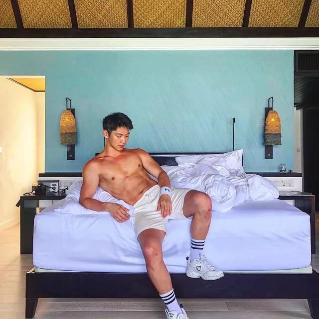 大胸肌泳裤男模轮廓太明显,大鼻子配腱子肉真是超可口 大胸肌泳裤男模轮廓太明显,大鼻子配腱子肉真是超可口