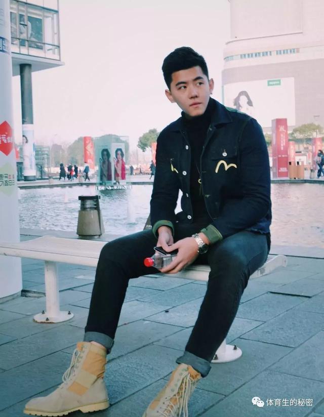 长腿高个篮球校草刷屏网络,尤其是正装令人着迷! 长腿高个篮球校草刷屏网络,尤其是正装令人着迷!