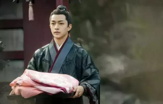 从寸头的刘启,到温文尔雅的五阿哥,再到到满是心机的影子长安 从寸头的刘启,到温文尔雅的五阿哥,再到到满是心机的影子长安