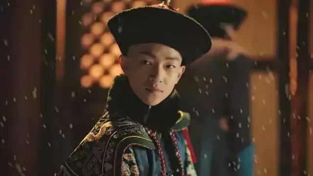 从寸头的刘启,到温文尔雅的五阿哥,再到到满是心机的影子长安 从寸头的刘启,到温文尔雅的五阿哥,再到到满是心机的影子长安