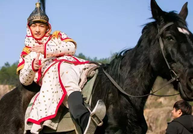 从寸头的刘启,到温文尔雅的五阿哥,再到到满是心机的影子长安 从寸头的刘启,到温文尔雅的五阿哥,再到到满是心机的影子长安