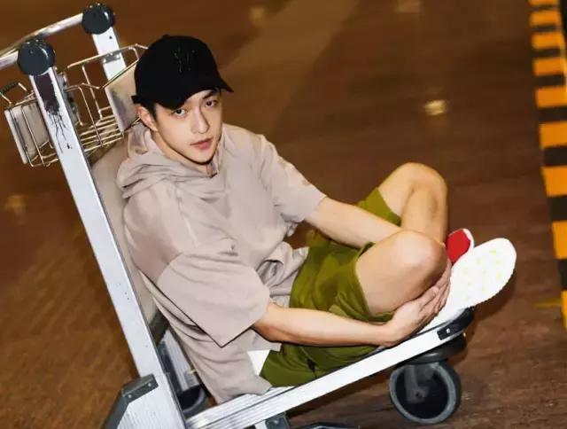 从寸头的刘启,到温文尔雅的五阿哥,再到到满是心机的影子长安 从寸头的刘启,到温文尔雅的五阿哥,再到到满是心机的影子长安