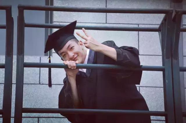 从寸头的刘启,到温文尔雅的五阿哥,再到到满是心机的影子长安 从寸头的刘启,到温文尔雅的五阿哥,再到到满是心机的影子长安