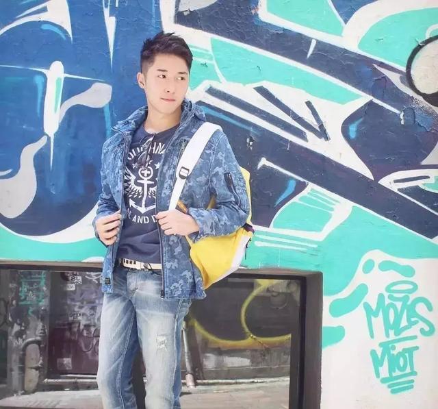 香港正装帅哥 身材竟然这么好 香港正装帅哥 身材竟然这么好