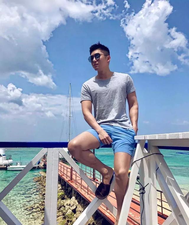 香港正装帅哥 身材竟然这么好 香港正装帅哥 身材竟然这么好