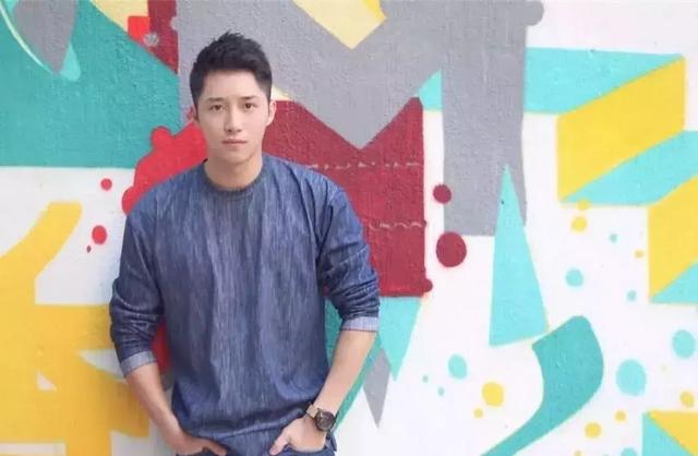 香港正装帅哥 身材竟然这么好 香港正装帅哥 身材竟然这么好