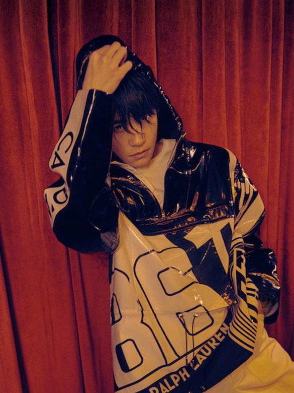 易烊千玺全新大片来袭,眼镜造型超抢镜 易烊千玺全新大片来袭,眼镜造型超抢镜