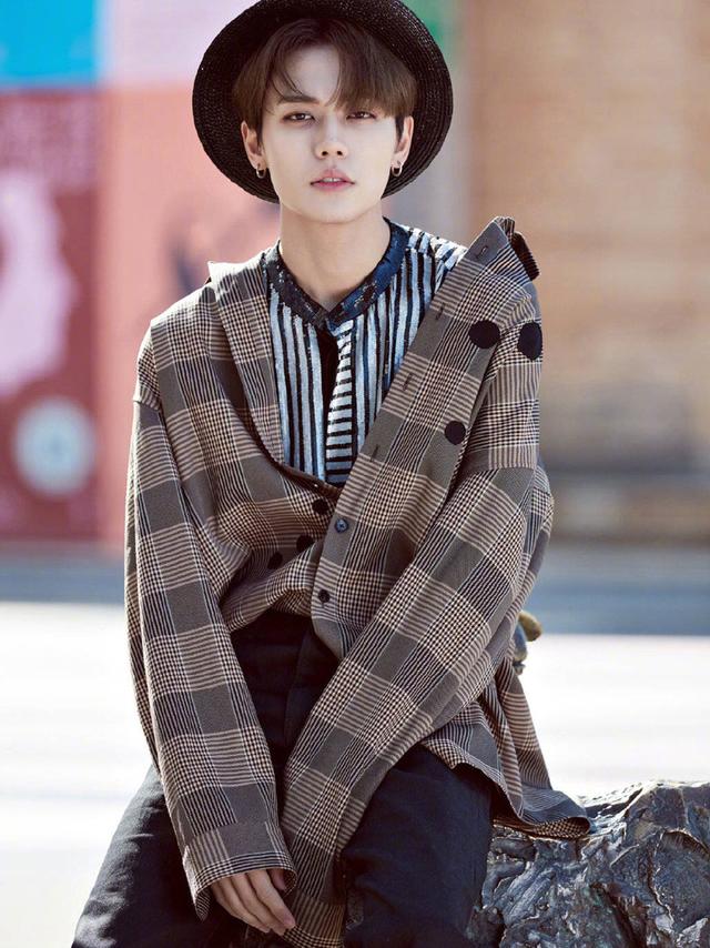 林彦俊全新大片来袭,7套造型齐上线,制霸秒变时髦精! 林彦俊全新大片来袭,7套造型齐上线,制霸秒变时髦精!