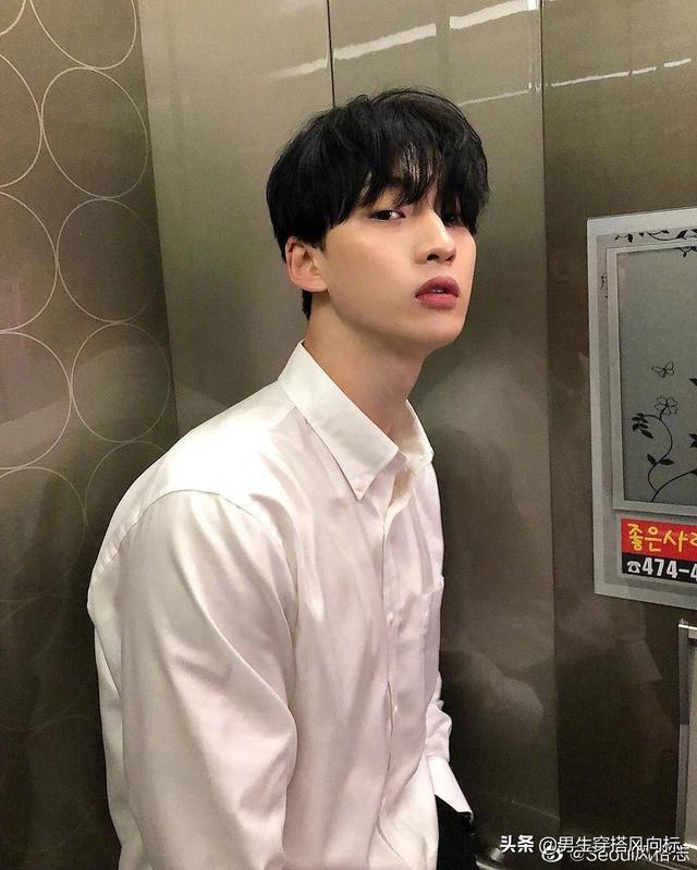 韩国模特兼演员金江珉,身穿白衬衫的干净大男孩 韩国模特兼演员金江珉,身穿白衬衫的干净大男孩