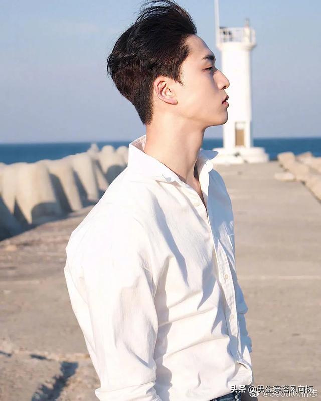 韩国模特兼演员金江珉,身穿白衬衫的干净大男孩 韩国模特兼演员金江珉,身穿白衬衫的干净大男孩