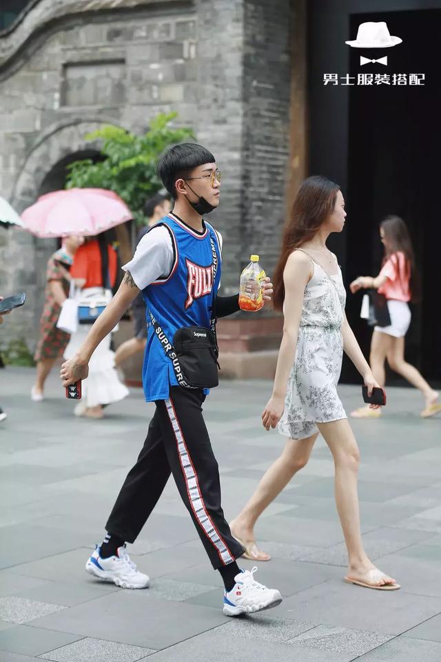 打了几十年球,你才告诉我「球衣」还可以这样穿搭上街? 打了几十年球,你才告诉我「球衣」还可以这样穿搭上街?