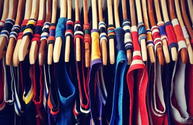 打了几十年球,你才告诉我「球衣」还可以这样穿搭上街? 打了几十年球,你才告诉我「球衣」还可以这样穿搭上街?