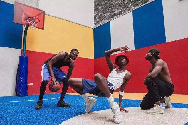 打了几十年球,你才告诉我「球衣」还可以这样穿搭上街? 打了几十年球,你才告诉我「球衣」还可以这样穿搭上街?