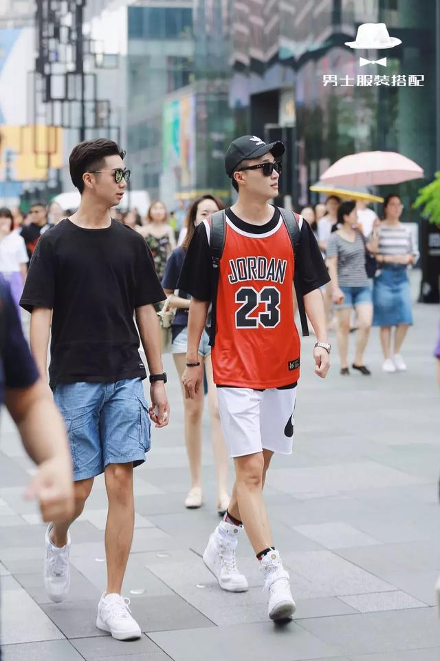 打了几十年球,你才告诉我「球衣」还可以这样穿搭上街? 打了几十年球,你才告诉我「球衣」还可以这样穿搭上街?