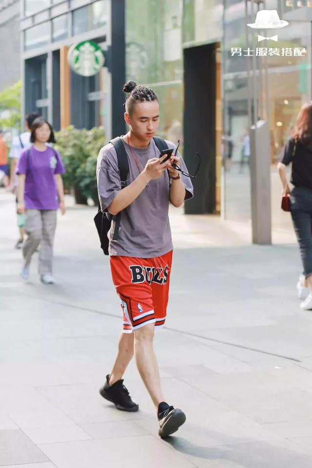 打了几十年球,你才告诉我「球衣」还可以这样穿搭上街? 打了几十年球,你才告诉我「球衣」还可以这样穿搭上街?