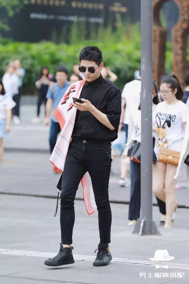 如何将基础款的衬衫穿出高级感？