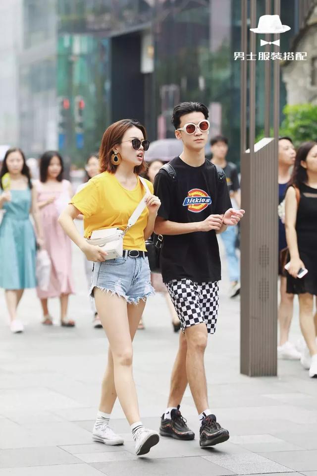 不知道穿什么的时候,记得来街拍找找灵感 不知道穿什么的时候,记得来街拍找找灵感