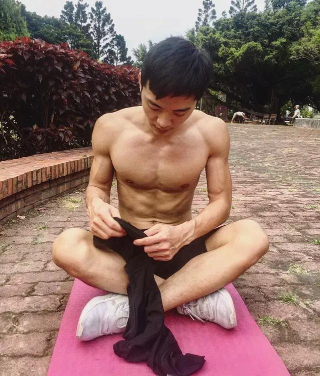 台大体育生校草,满屏荷尔蒙公狗腰吸睛撩粉 台大体育生校草,满屏荷尔蒙公狗腰吸睛撩粉