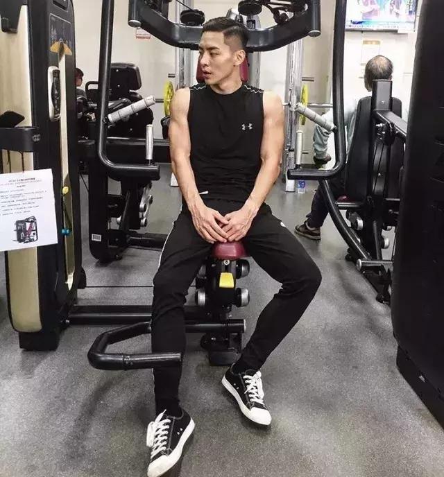 台大体育生校草,满屏荷尔蒙公狗腰吸睛撩粉 台大体育生校草,满屏荷尔蒙公狗腰吸睛撩粉