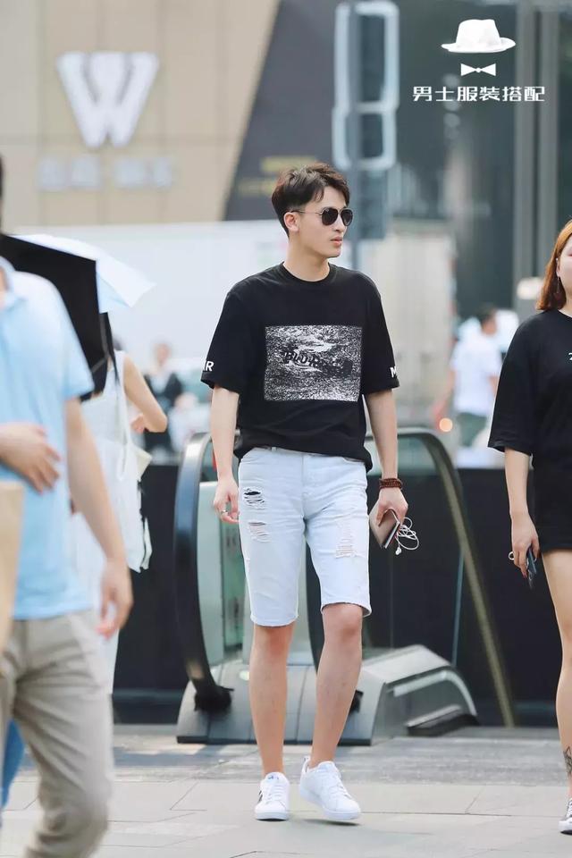 不知道穿什么的时候,记得来街拍找找灵感 不知道穿什么的时候,记得来街拍找找灵感