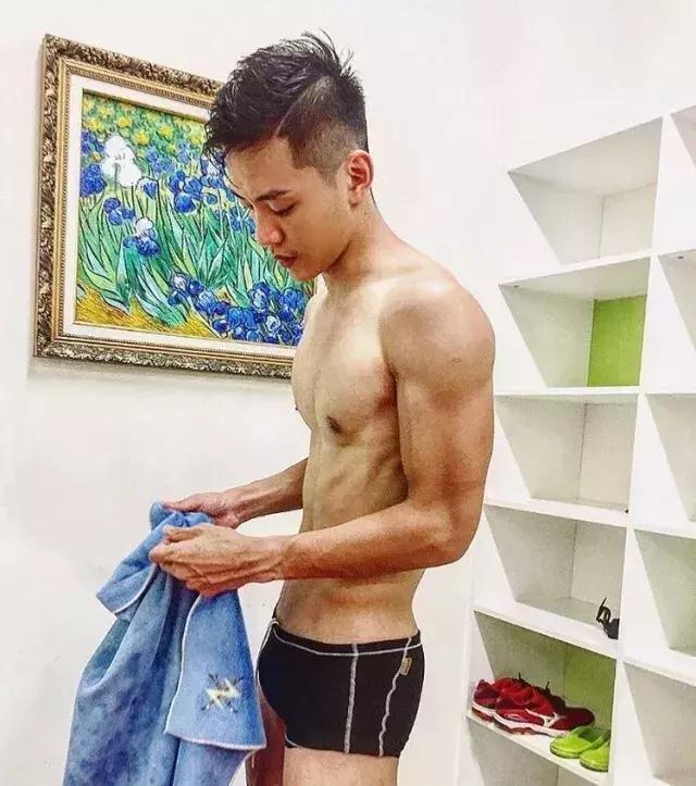 台大体育生校草,满屏荷尔蒙公狗腰吸睛撩粉 台大体育生校草,满屏荷尔蒙公狗腰吸睛撩粉