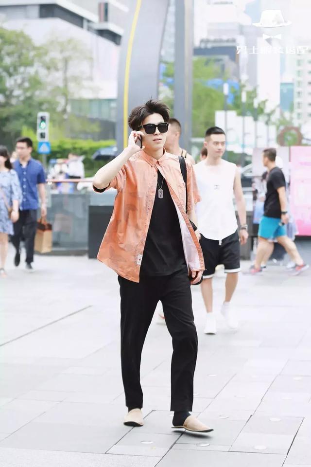 不知道穿什么的时候,记得来街拍找找灵感 不知道穿什么的时候,记得来街拍找找灵感