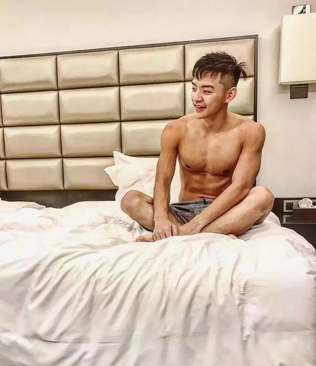 台大体育生校草,满屏荷尔蒙公狗腰吸睛撩粉 台大体育生校草,满屏荷尔蒙公狗腰吸睛撩粉