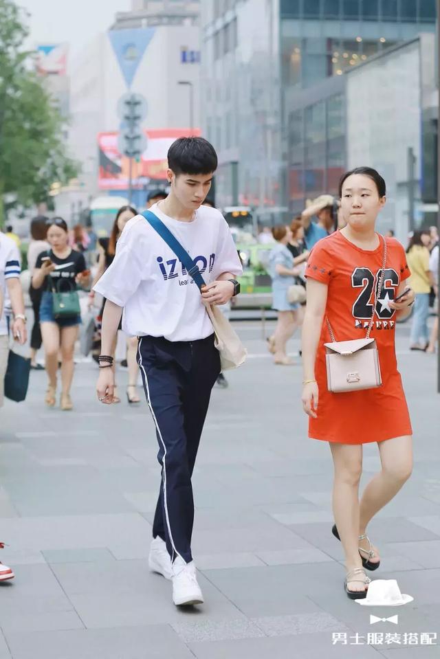 为什么时尚达人今年都喜欢穿这条裤子? 为什么时尚达人今年都喜欢穿这条裤子?